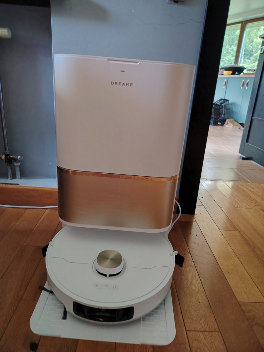 Dreame L50s Pro Ultra with 30,000 Pa suction: a robot vacuum that actually washes floors