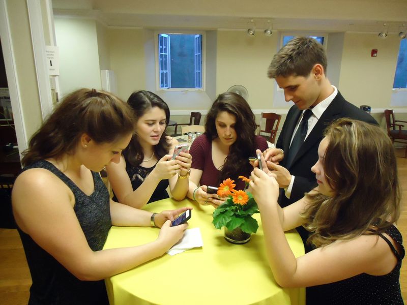 Motorola Razr Fold drops $400 right after launch, undercutting Galaxy Z Fold7
