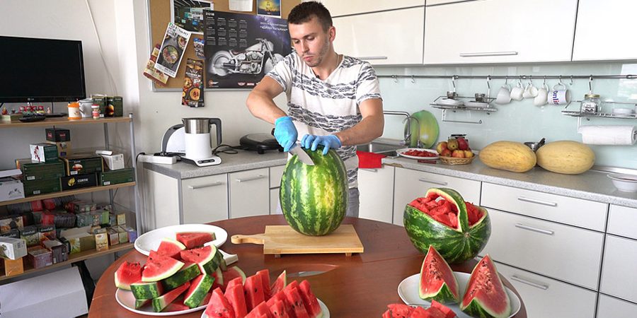 Six ways to cut a watermelon: from everyday slices to a party basket Six ways to cut a watermelon: from everyday slices to a party basket