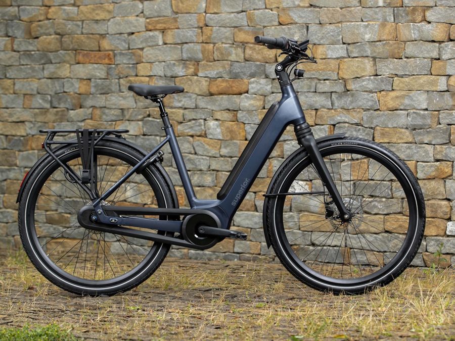 Superior eWAY 6.1 city e-bike gets unusual monoshock fork and Bosch motor for €3399